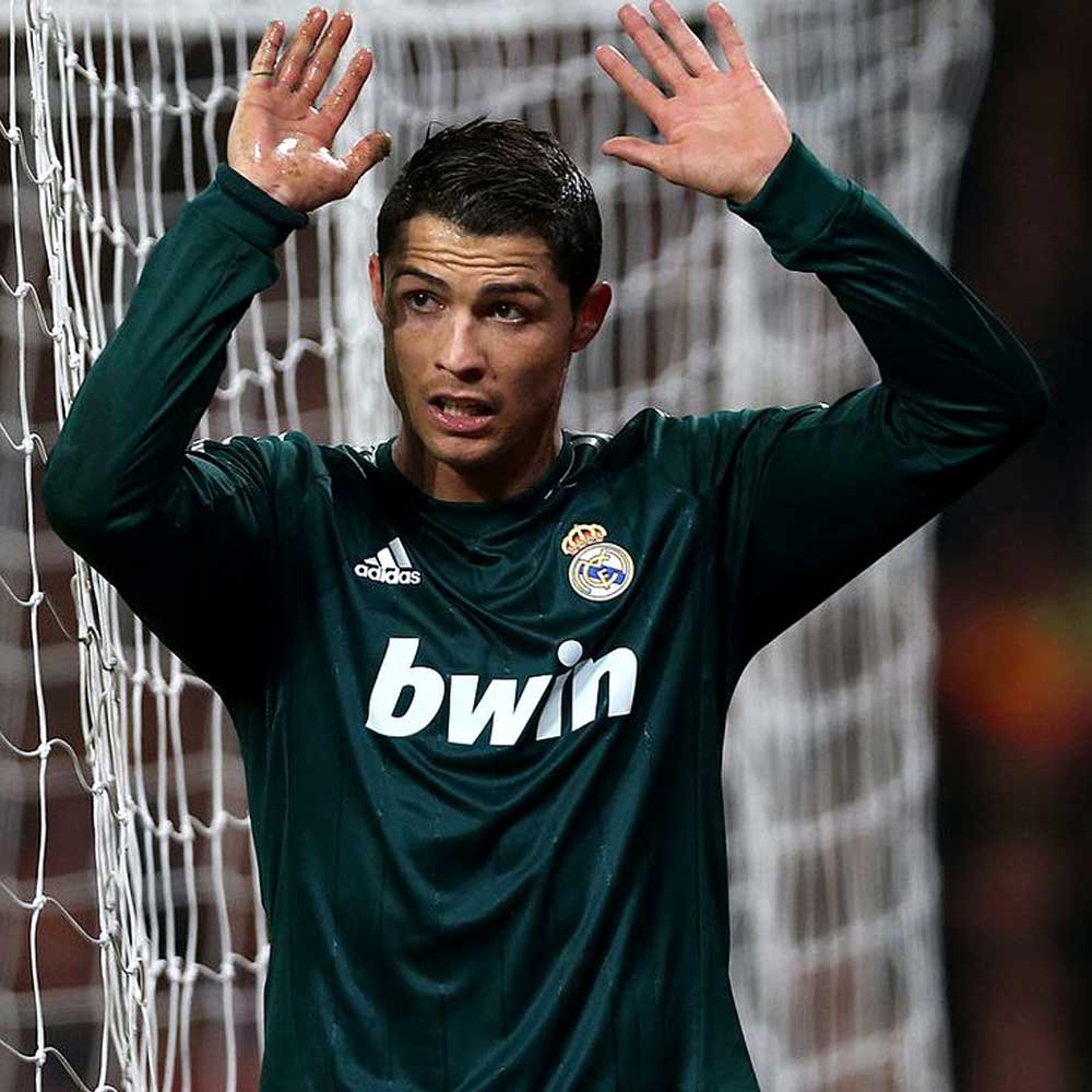 لباس سوم کلاسیک رئال مادرید (ورژن هوادار - فصل 2012/13) به همراه شورت ورزشی