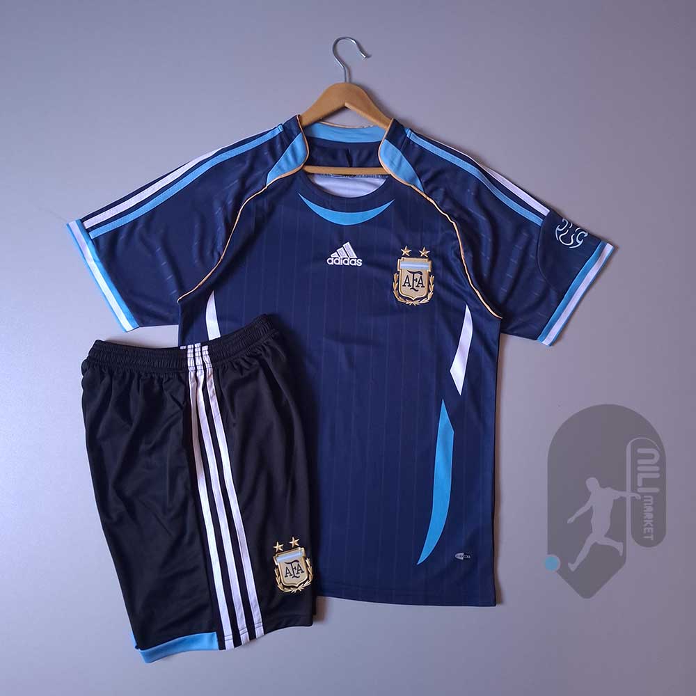 لباس کلاسیک آرژانتین (ورژن هوادار - جام جهانی 2006) به همراه شورت ورزشی