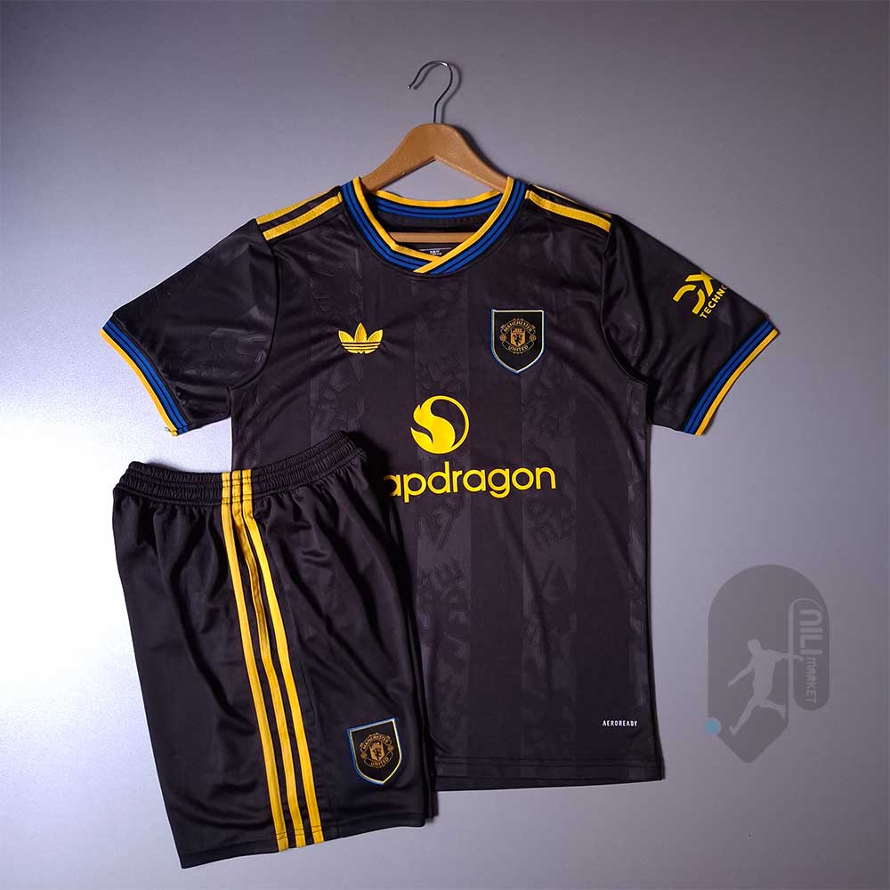 لباس سوم منچستریونایتد ( ورژن هوادار -  فصل 2025/2026) به همراه شورت ورزشی