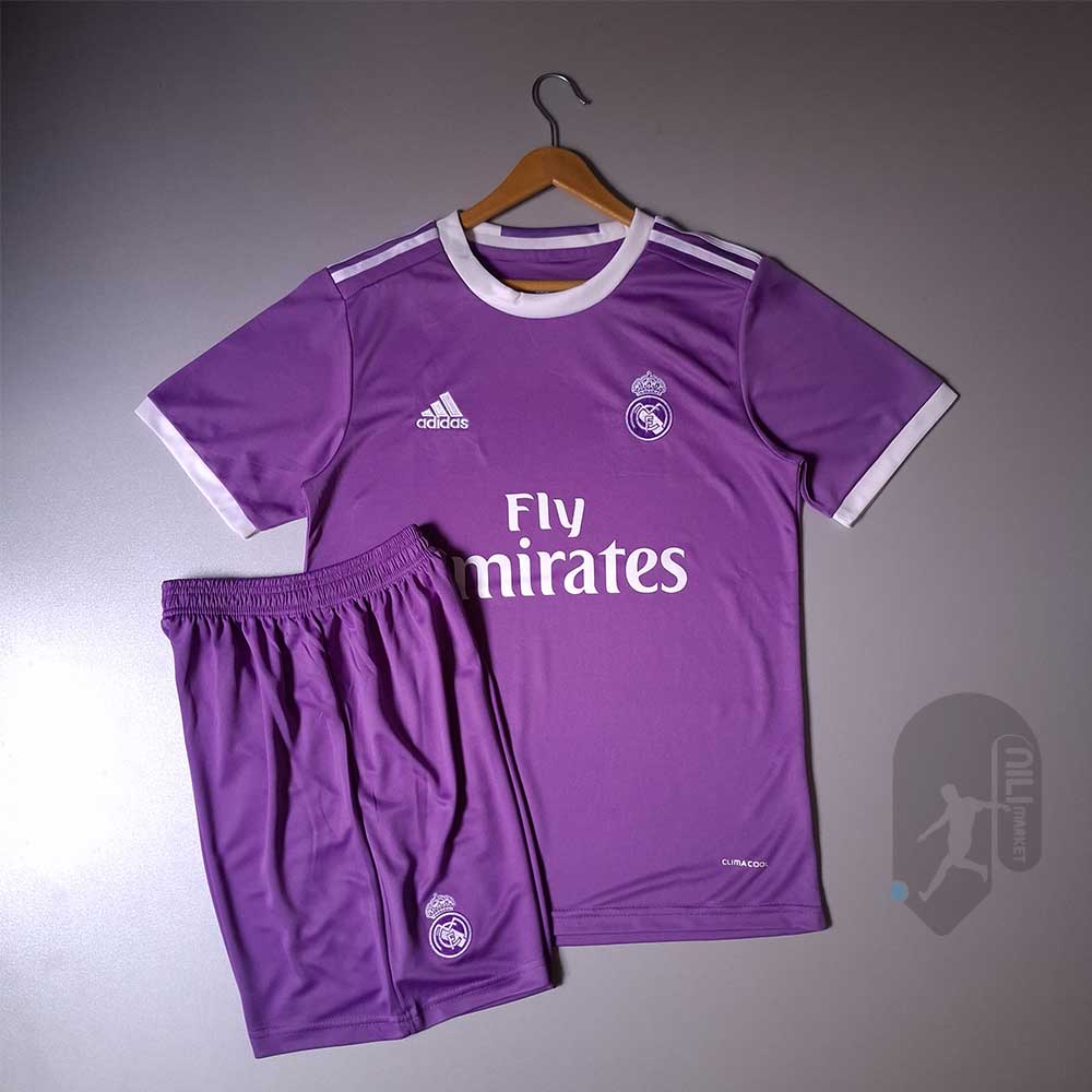 لباس دوم کلاسیک رئال مادرید (فصل 2016/17) به همراه شورت ورزشی