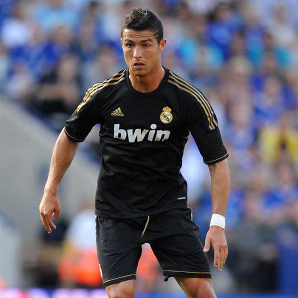 لباس دوم کلاسیک رئال مادرید فصل 2011/12 به همراه شورت ورزشی