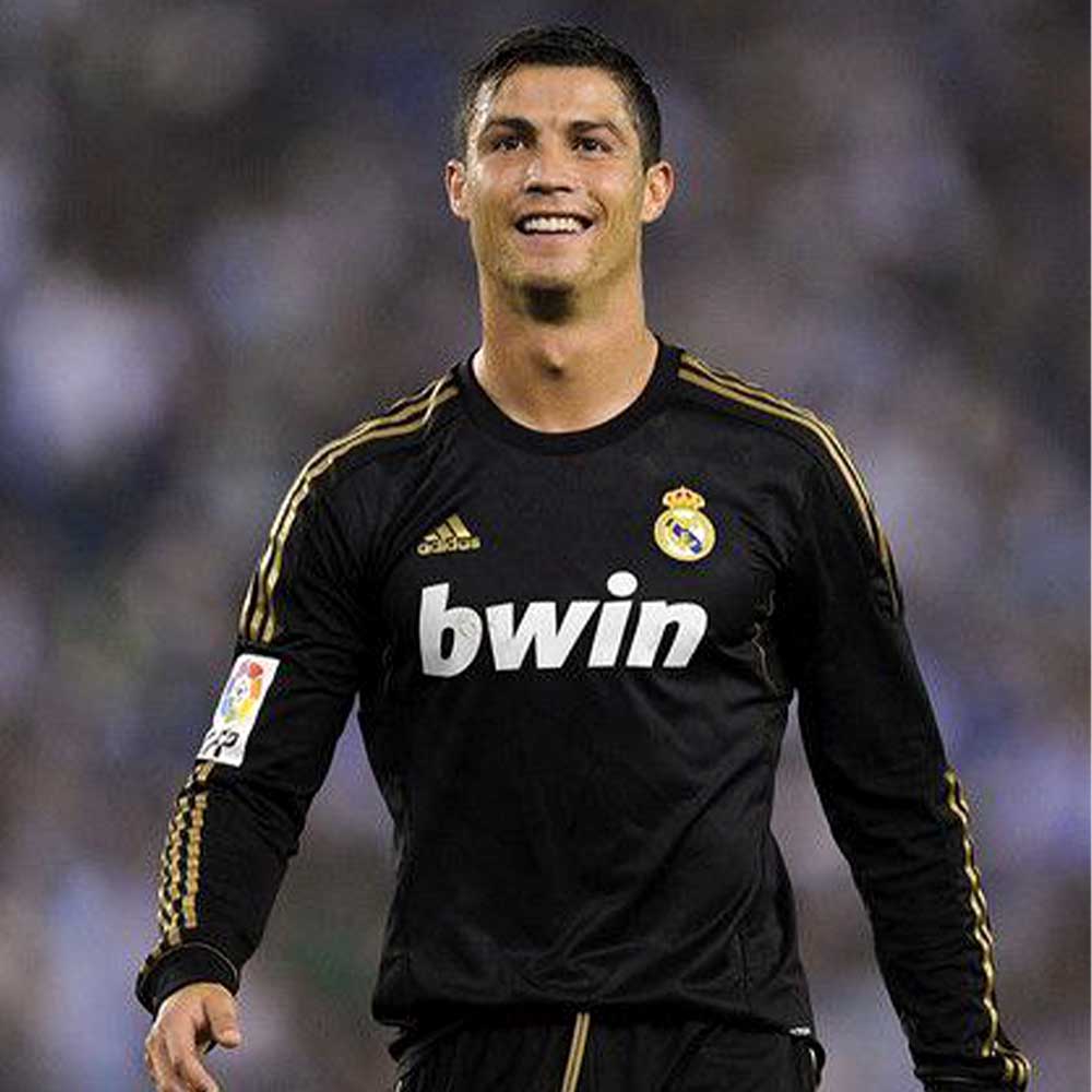 لباس دوم کلاسیک رئال مادرید فصل 2011/12 به همراه شورت ورزشی