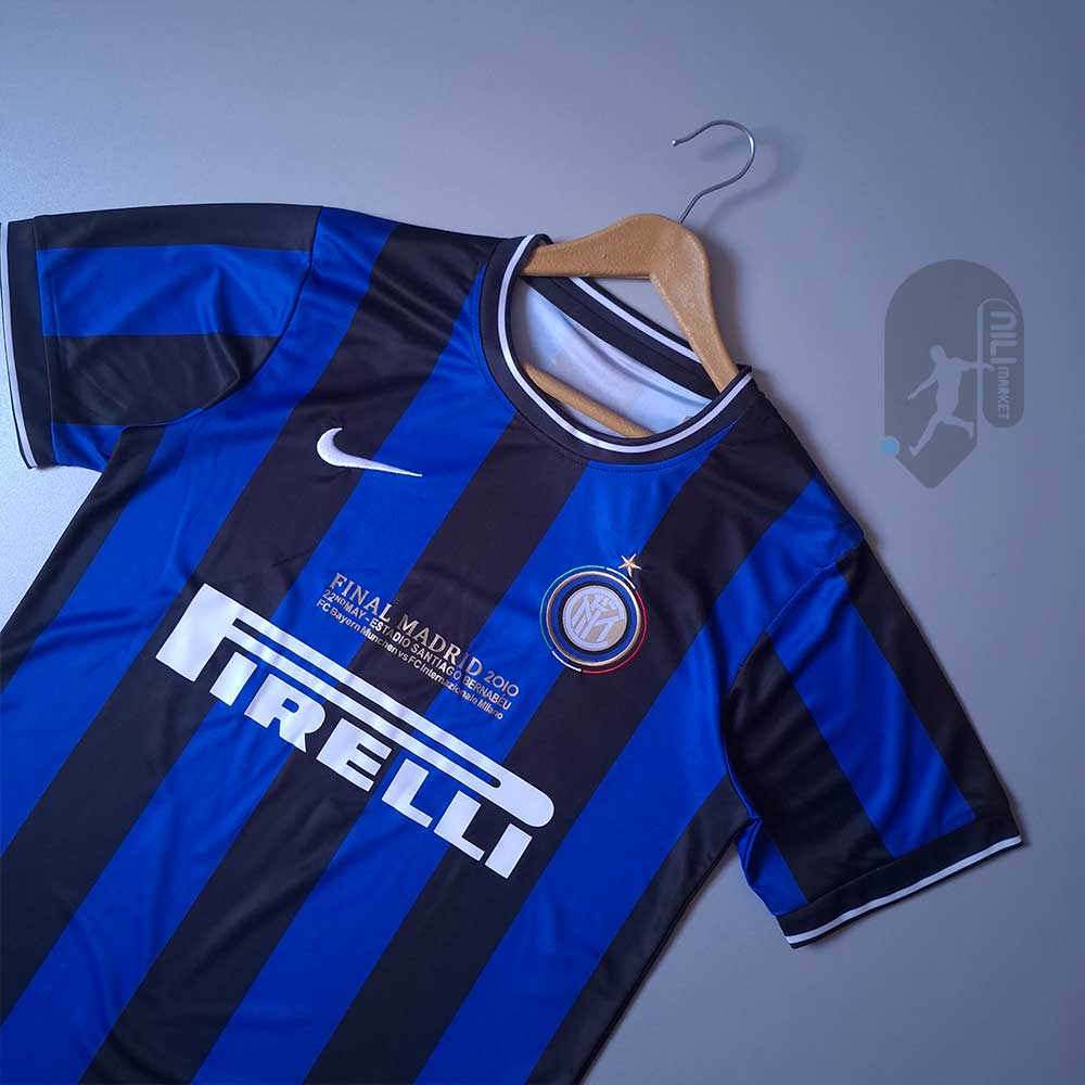 لباس کلاسیک اینترمیلان ( ورژن هوادار - سال 2010) به همراه شورت ورزشی