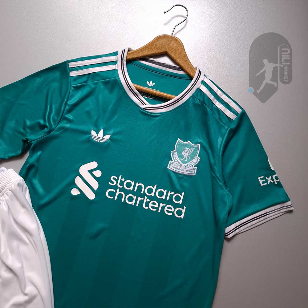 لباس سوم لیورپول ( ورژن هوادار -  فصل 2025/2026) به همراه شورت وزرشی