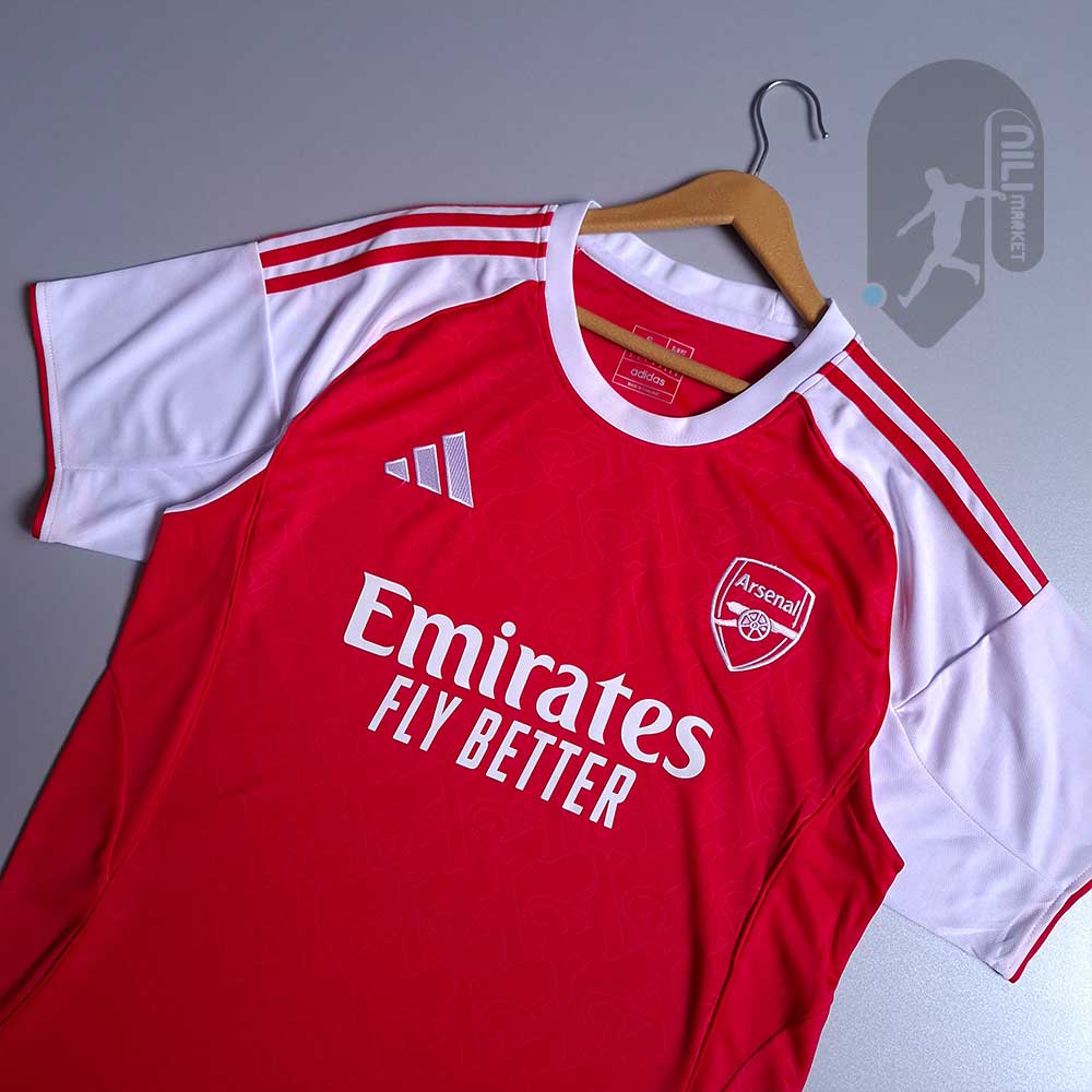 لباس اول آرسنال ( ورژن هوادار - فصل 2025/2026) به همراه شورت ورزشی