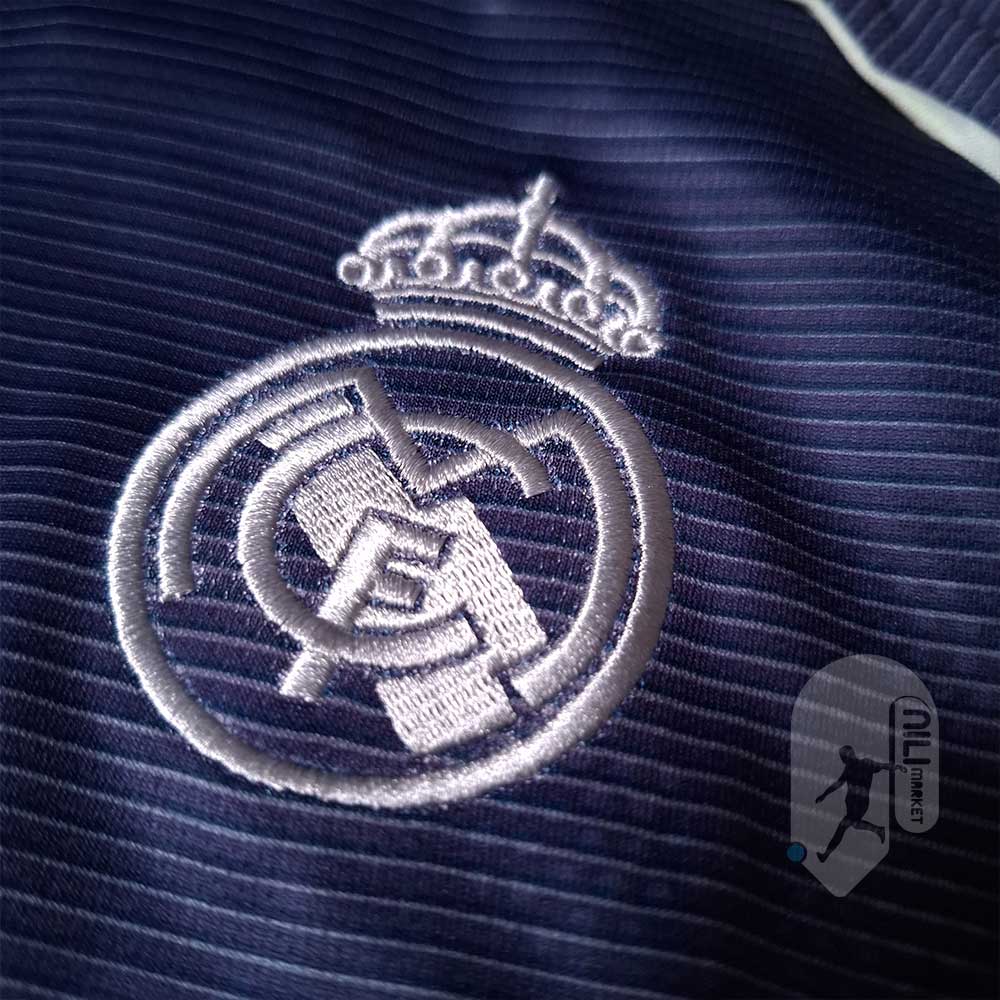 لباس دوم رئال مادرید ( ورژن هوادار - فصل 2025/2026) به همراه شورت ورزشی