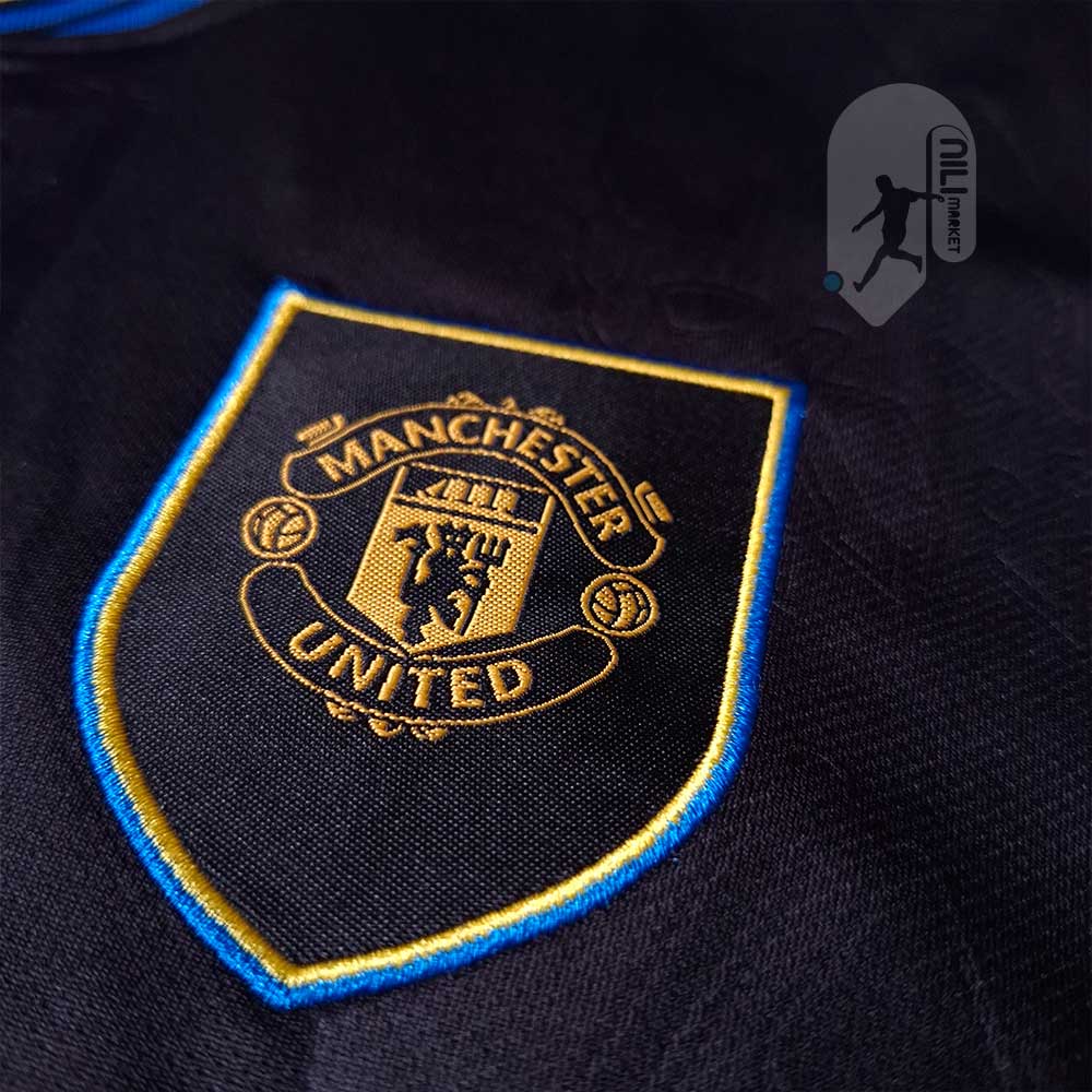 لباس سوم منچستریونایتد ( ورژن هوادار -  فصل 2025/2026) به همراه شورت ورزشی