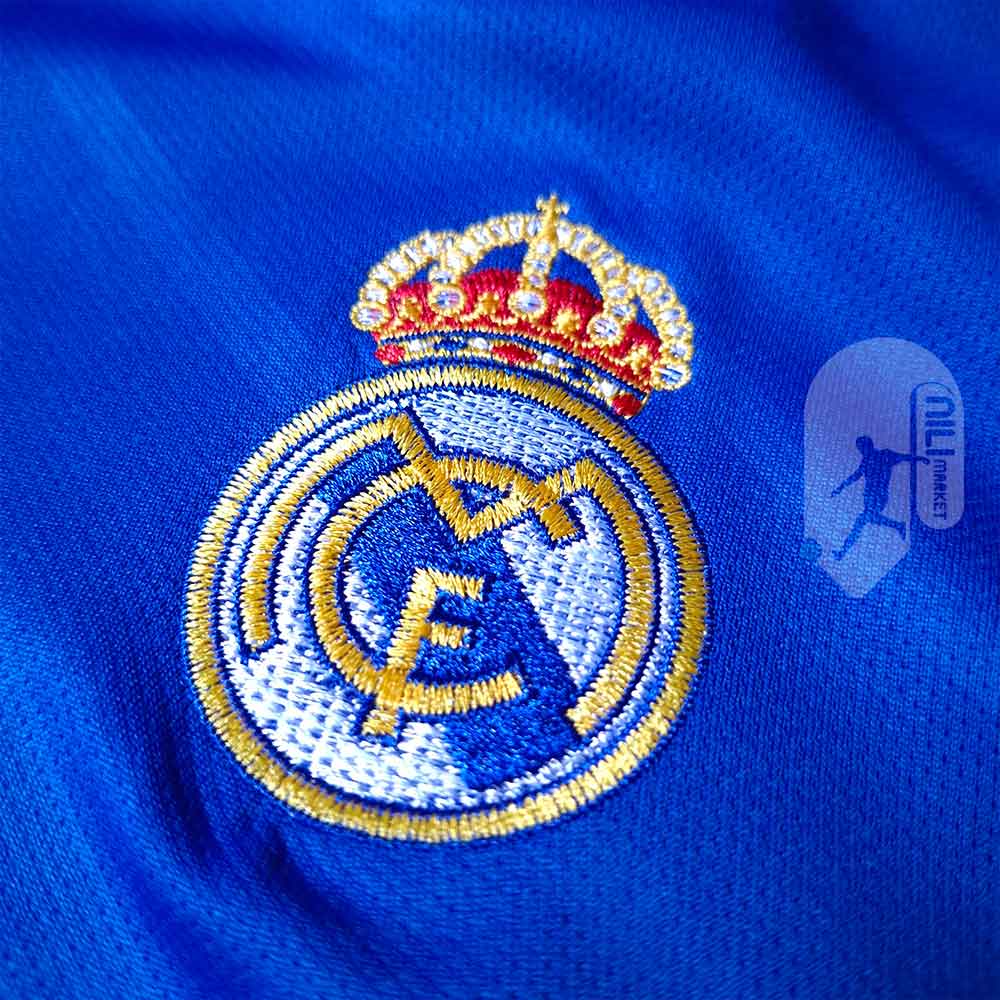 لباس سوم رئال مادرید ( ورژن هوادار - فصل 2025/2026) به همراه شورت ورزشی