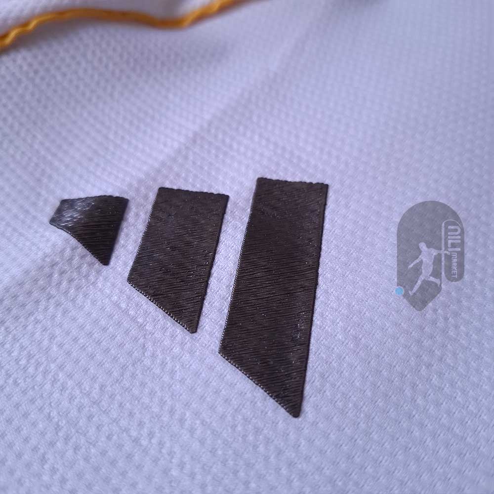 لباس اول رئال مادرید ( ورژن پلیر - فصل 2025/2026) به همراه شورت ورزشی