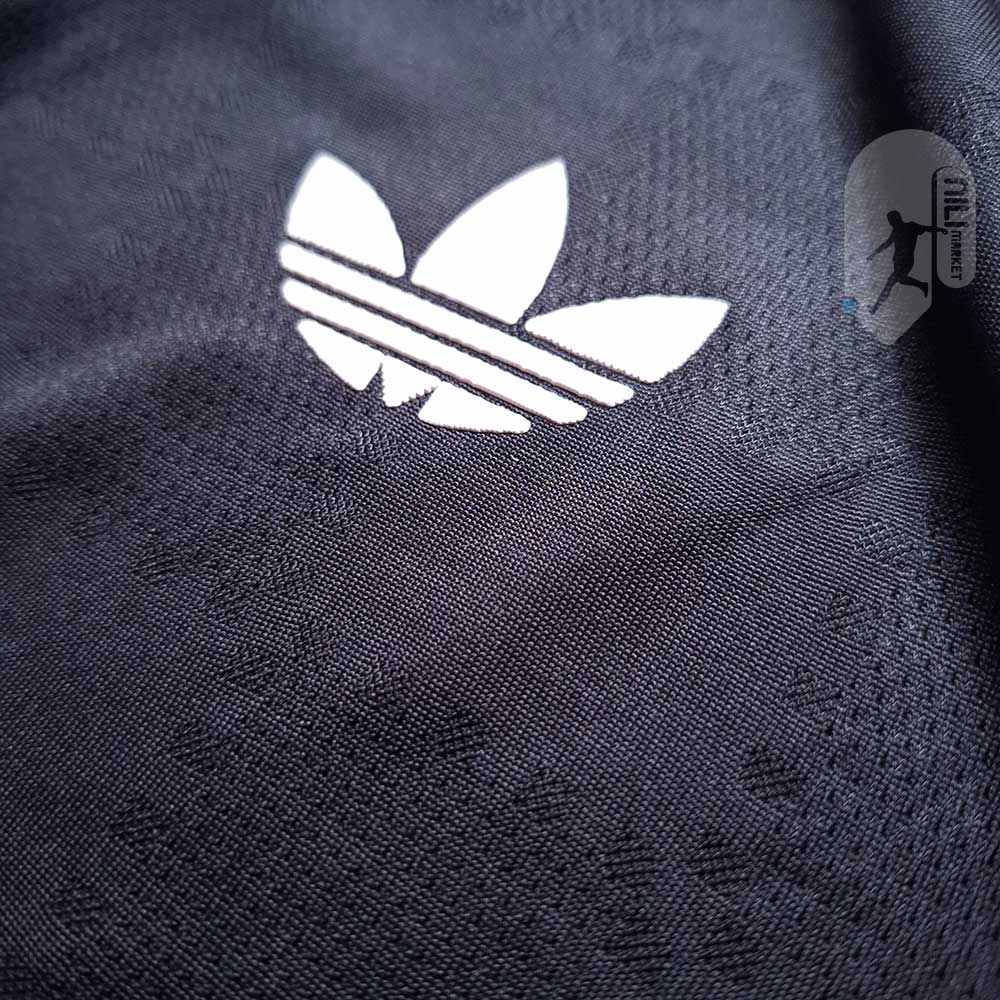 لباس سوم بایرن مونیخ ( ورژن پلیر - قواره جذب- فصل 2025/2026)