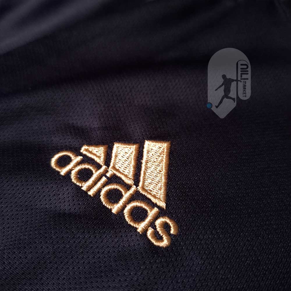 لباس دوم کلاسیک رئال مادرید فصل 2011/12 به همراه شورت ورزشی