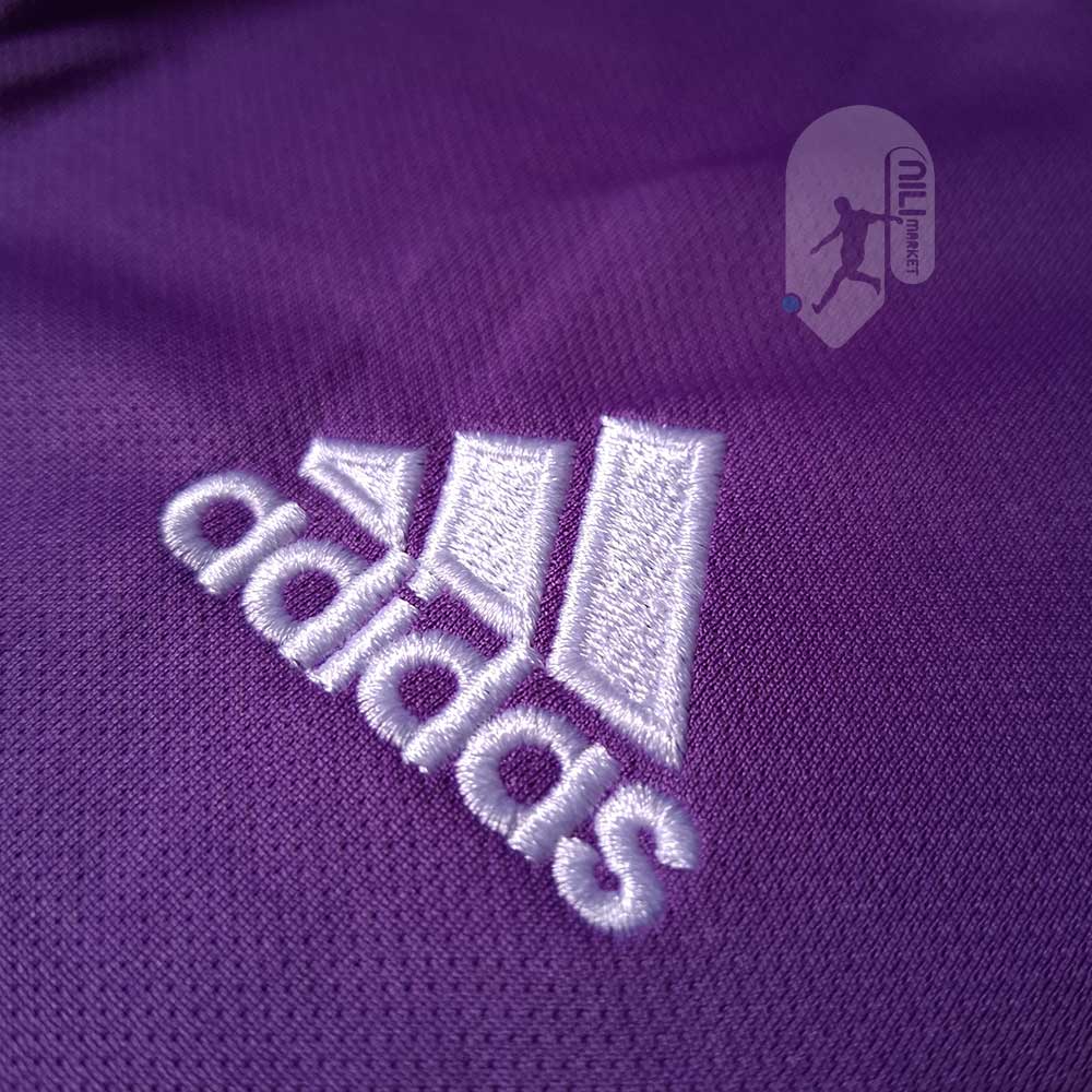 لباس دوم کلاسیک رئال مادرید (فصل 2016/17) به همراه شورت ورزشی