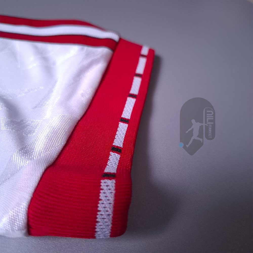 لباس دوم کلاسیک منچستریونایتد - سال 1991 