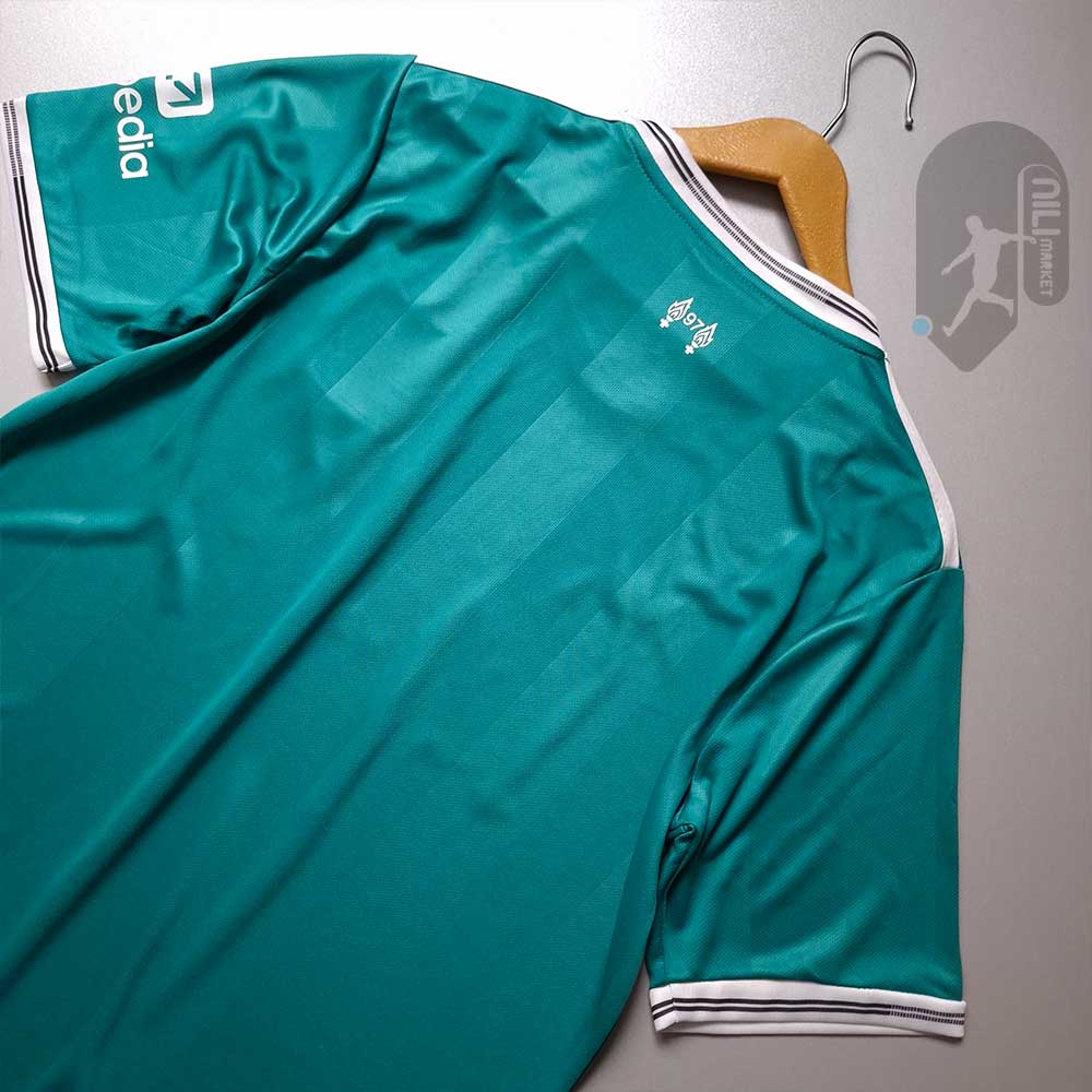 لباس سوم لیورپول ( ورژن هوادار -  فصل 2025/2026) به همراه شورت وزرشی