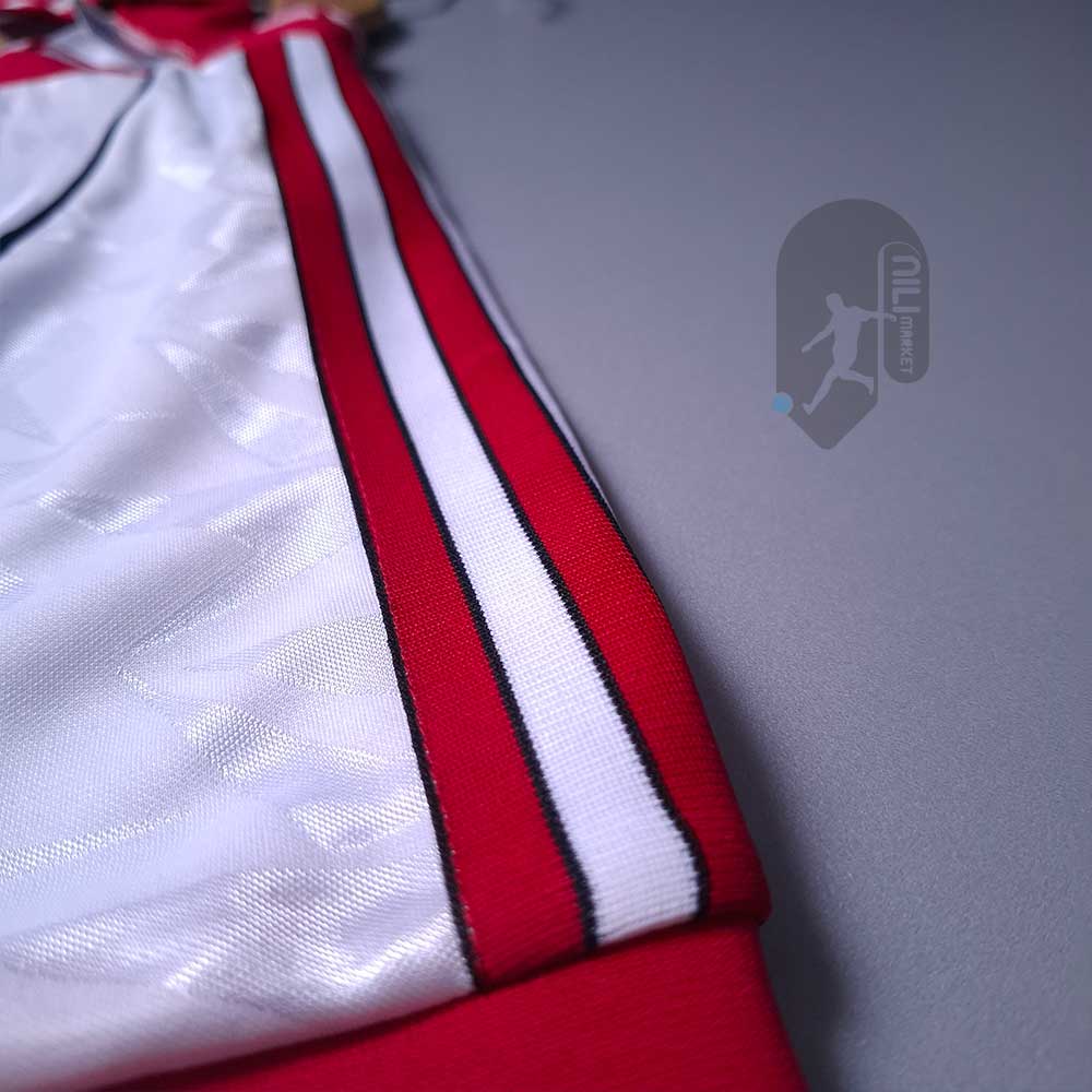 لباس دوم کلاسیک منچستریونایتد - سال 1991 