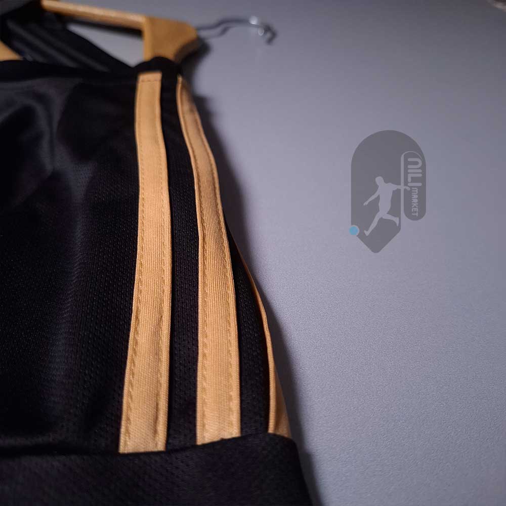 لباس دوم کلاسیک رئال مادرید فصل 2011/12 به همراه شورت ورزشی