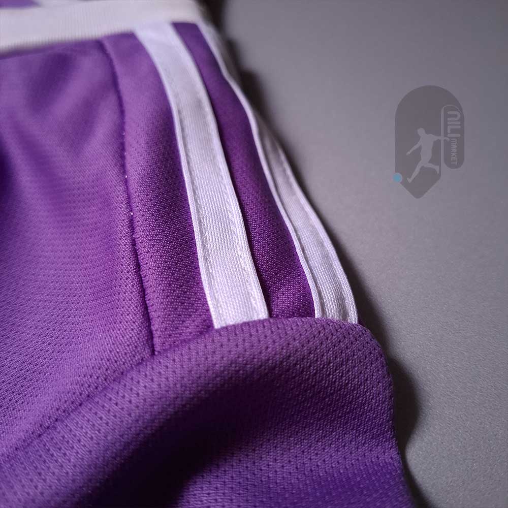 لباس دوم کلاسیک رئال مادرید (فصل 2016/17) به همراه شورت ورزشی