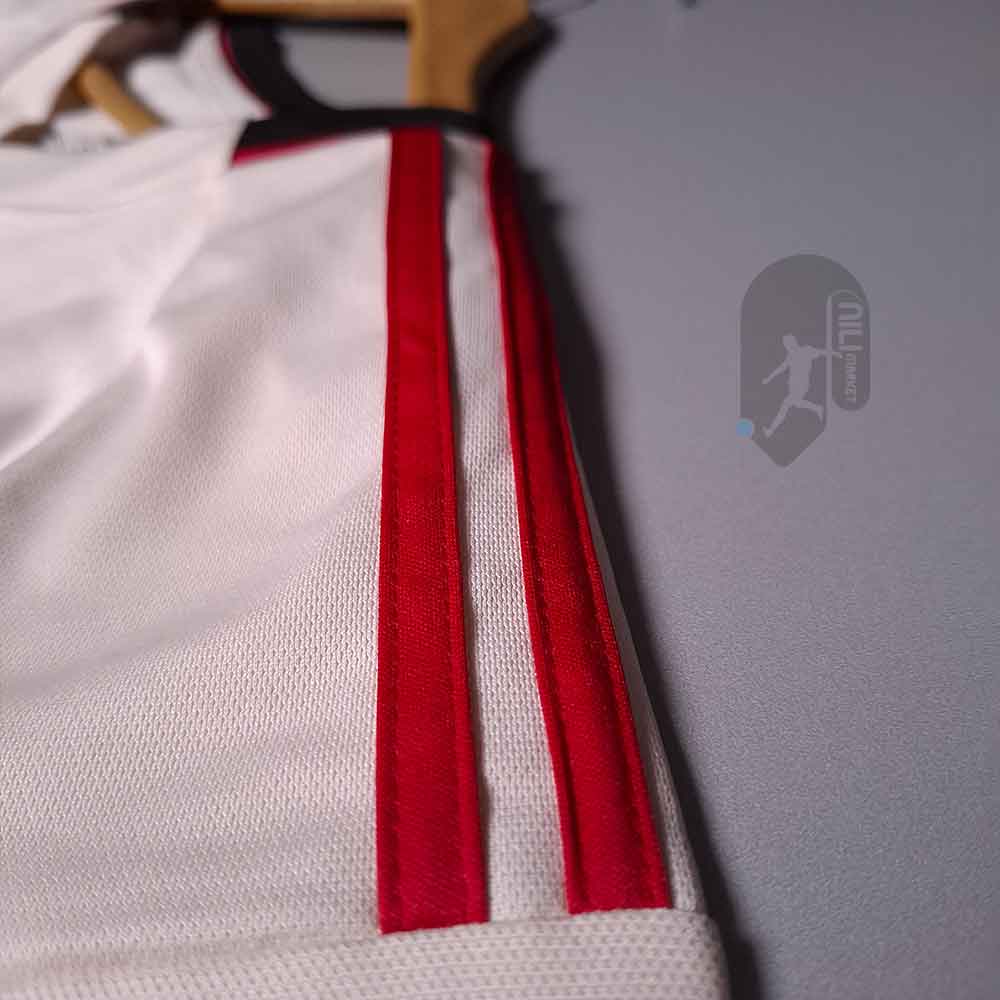 لباس دوم لیورپول ( ورژن پلیر -  فصل 2025/2026) به همراه شورت وزرشی