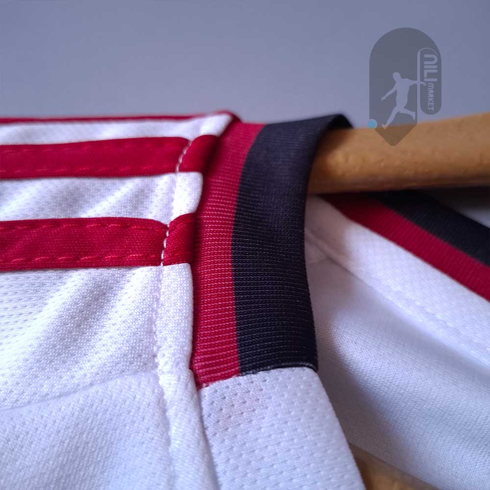 لباس دوم لیورپول ( ورژن هوادار -  فصل 2025/2026) به همراه شورت وزرشی