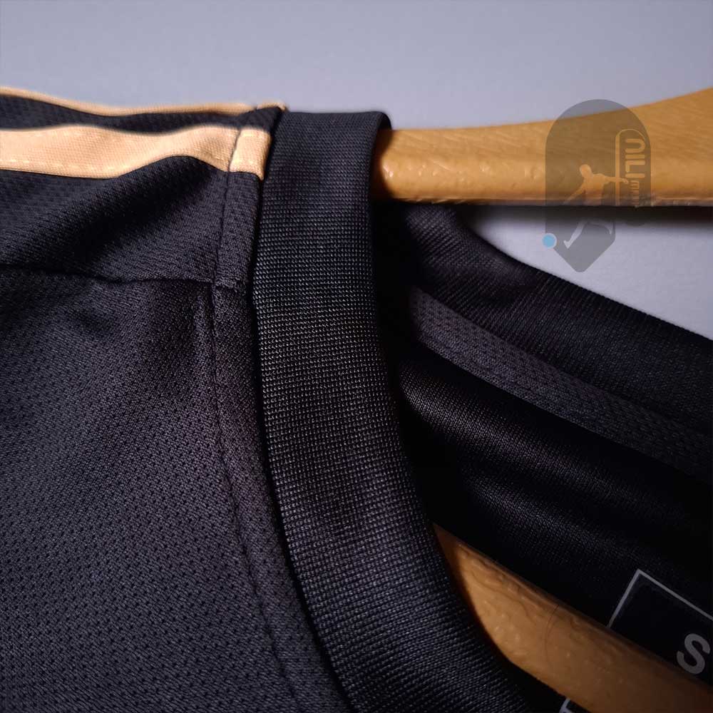 لباس دوم کلاسیک رئال مادرید فصل 2011/12 به همراه شورت ورزشی