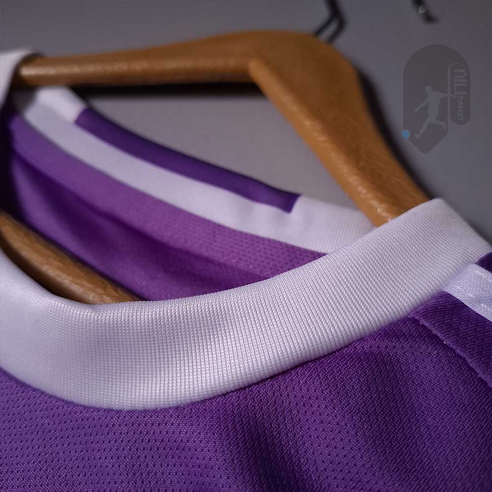 لباس دوم کلاسیک رئال مادرید (فصل 2016/17) به همراه شورت ورزشی