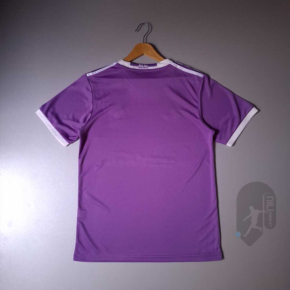 لباس دوم کلاسیک رئال مادرید (فصل 2016/17) به همراه شورت ورزشی