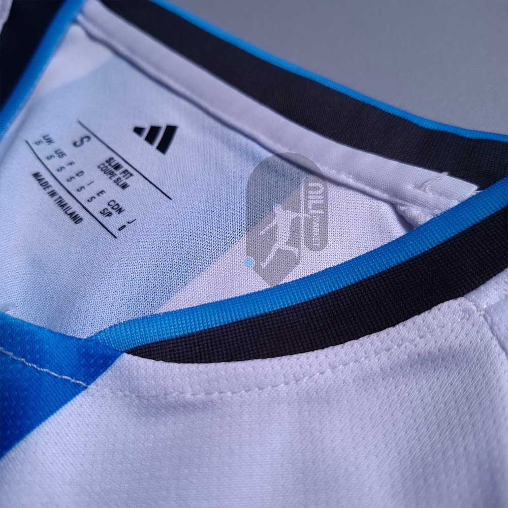 لباس اول آرژانتین (ورژن هوادار  -  سال 2026) به همراه شورت ورزشی