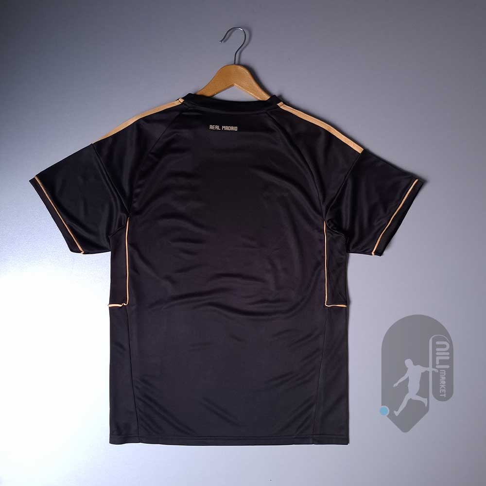 لباس دوم کلاسیک رئال مادرید فصل 2011/12 به همراه شورت ورزشی