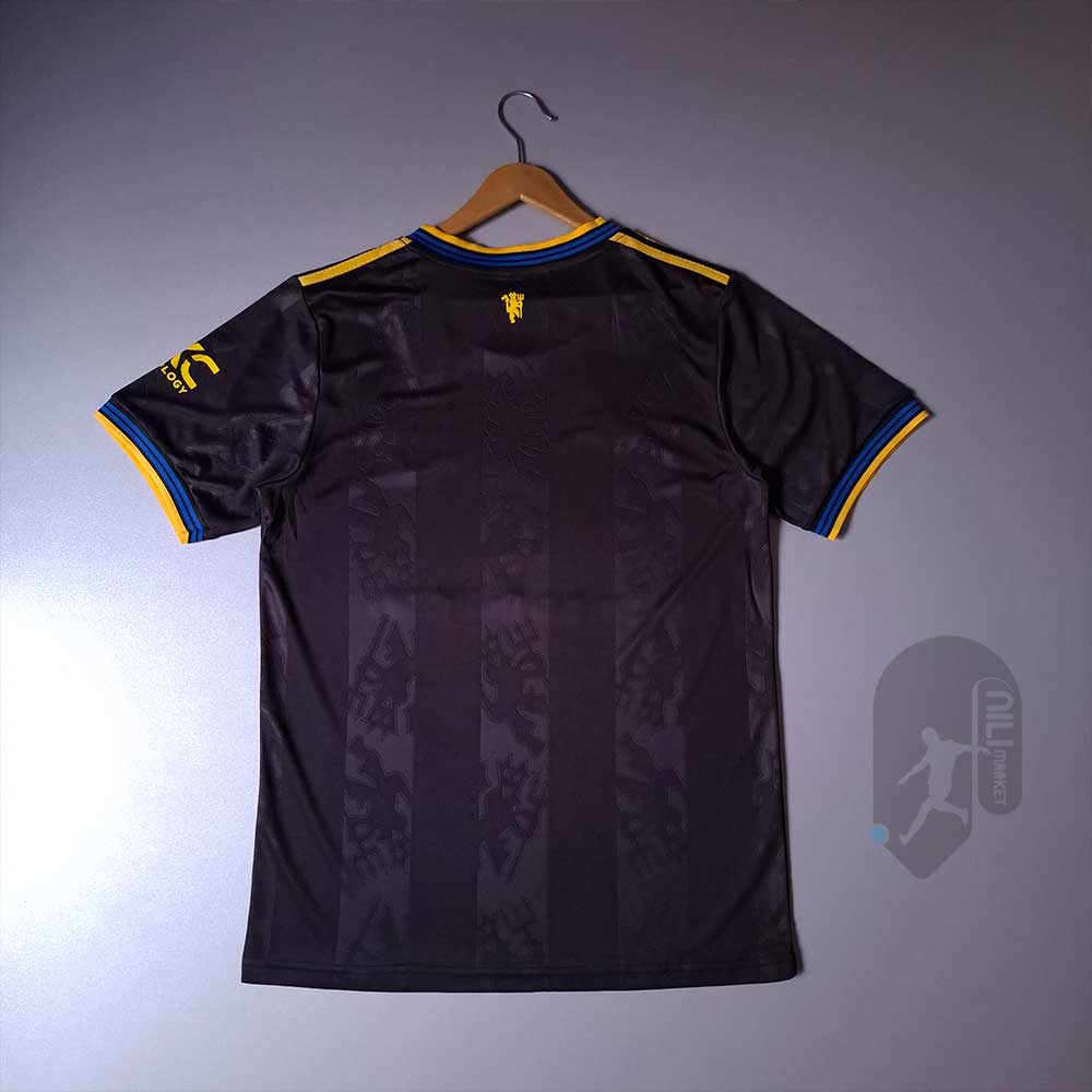 لباس سوم منچستریونایتد ( ورژن هوادار -  فصل 2025/2026) به همراه شورت ورزشی