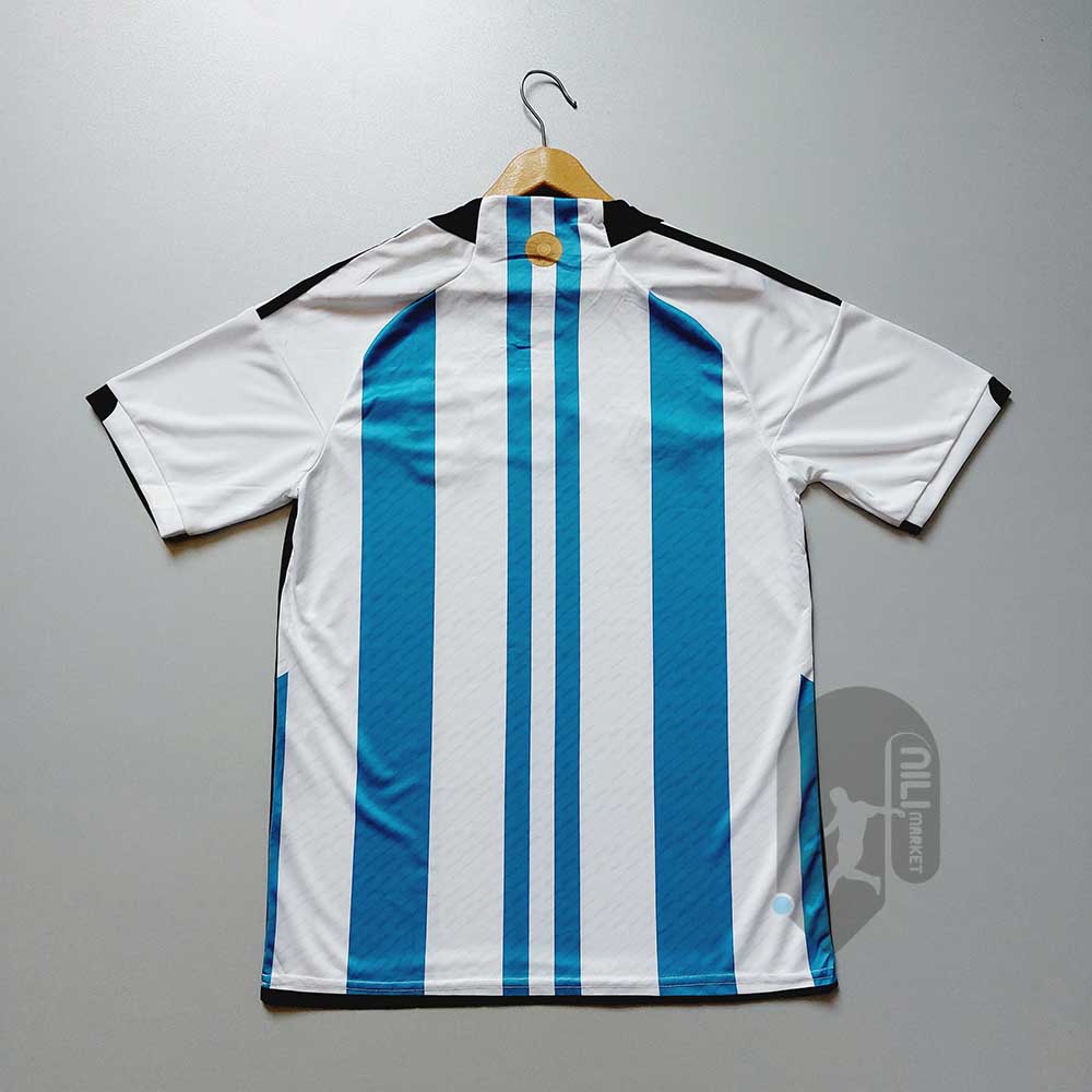 لباس اول سه ستاره آرژانتین (کیفیت A - ورژن هوادار) به همراه شورت ورزشی