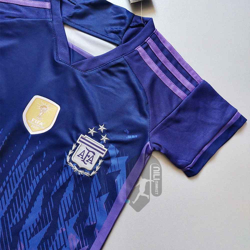 لباس دوم آرژانتین - بچگانه (کیفیت A - جام جهانی 2022) به همراه شورت ورزشی