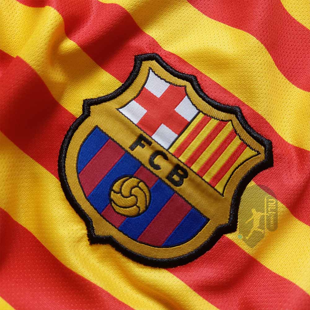 لباس چهارم بارسلونا (کیفیت A - ورژن هوادار -  فصل 22/23) به همراه شورت ورزشی