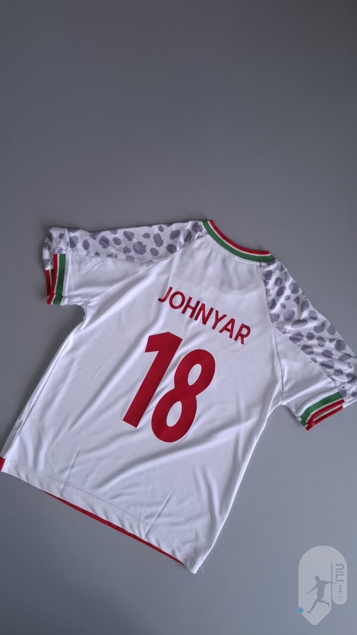 جانیار شماره 18 رو کیت تیم ملی ایران