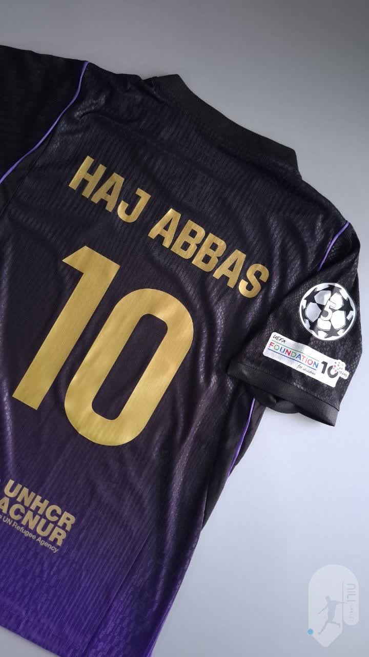 حاج عباس با شماره 10 رو کیت دوم بارسا