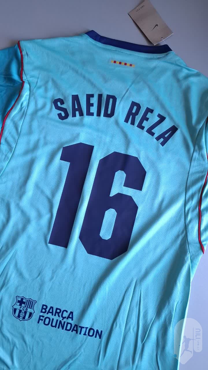سعیدرضا با شماره 16 رو کیت سوم بارسا 2027